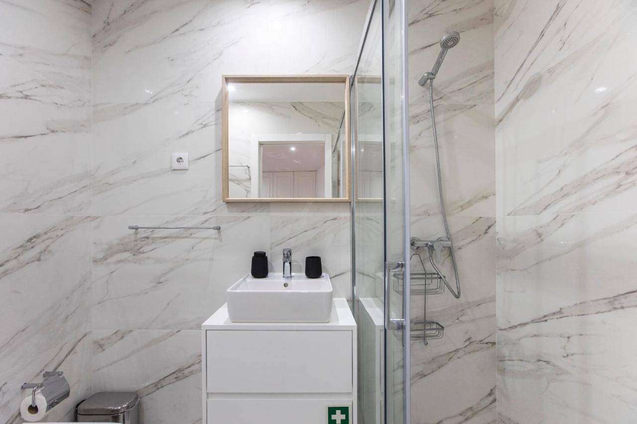 Elegant Downtown 1Br Flat W/ Ac By Lovelystay Porto Eksteriør bilde